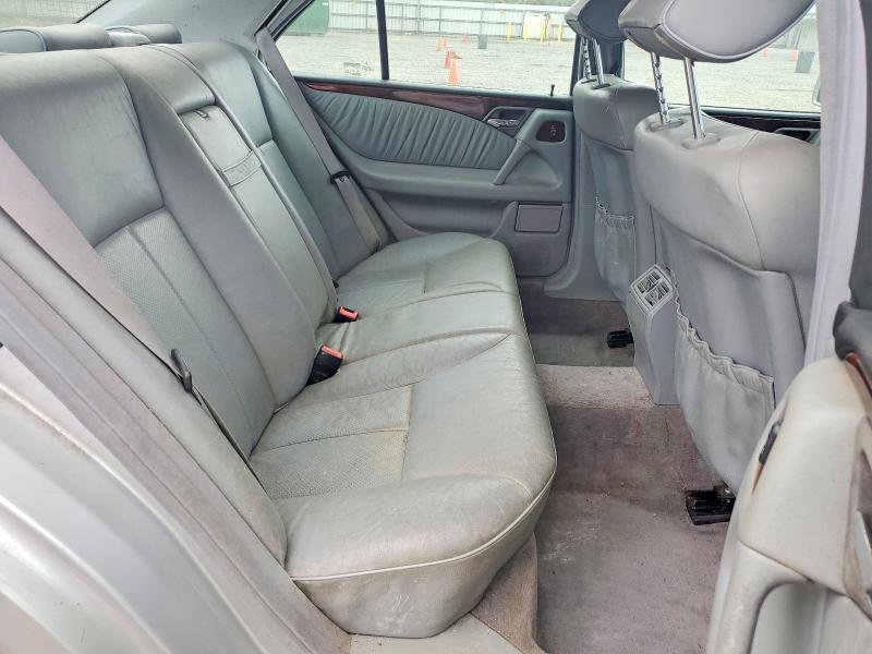 63040206 :رقم المزاد ، WDBJF82H4XX018540 vin ، 1999 Mercedes-benz E مزاد بيع