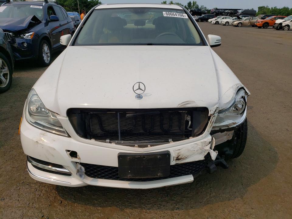 2014 Mercedes-benz C მანქანა იყიდება აუქციონზე, vin: WDDGF8ABXER302674, აუქციონის ნომერი: 60664166
