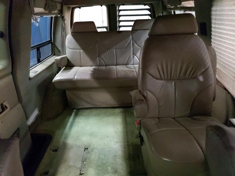 61397526 :رقم المزاد ، 1GBFG15W721164727 vin ، 2002 Chevrolet Express G1500 مزاد بيع