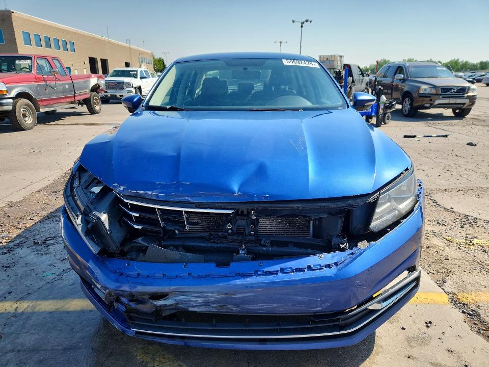 Продажа на аукционе авто 2017 Volkswagen Passat, vin: 1VWAT7A38HC054750, номер лота: 59692426
