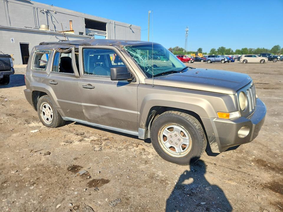 63073096 :رقم المزاد ، 1J8FF28W48D511429 vin ، 2008 Jeep Patriot مزاد بيع