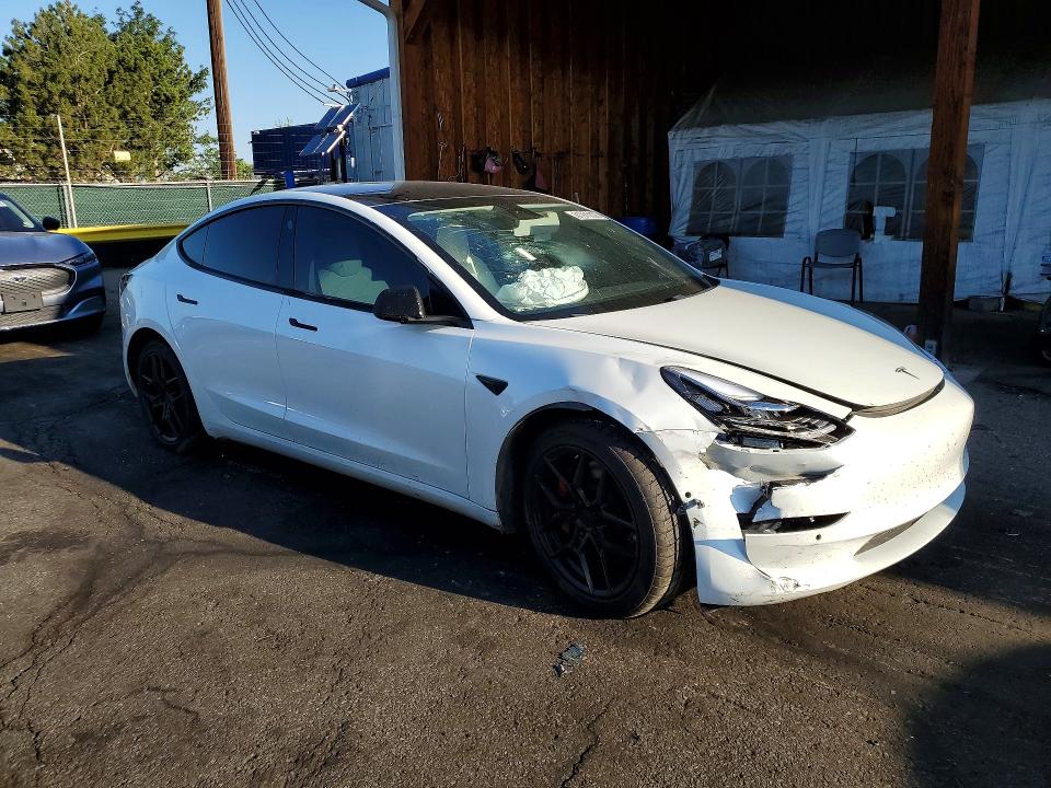 Продажа на аукционе авто 2018 Tesla Model 3, vin: 5YJ3E1EBXJF081400, номер лота: 61976656