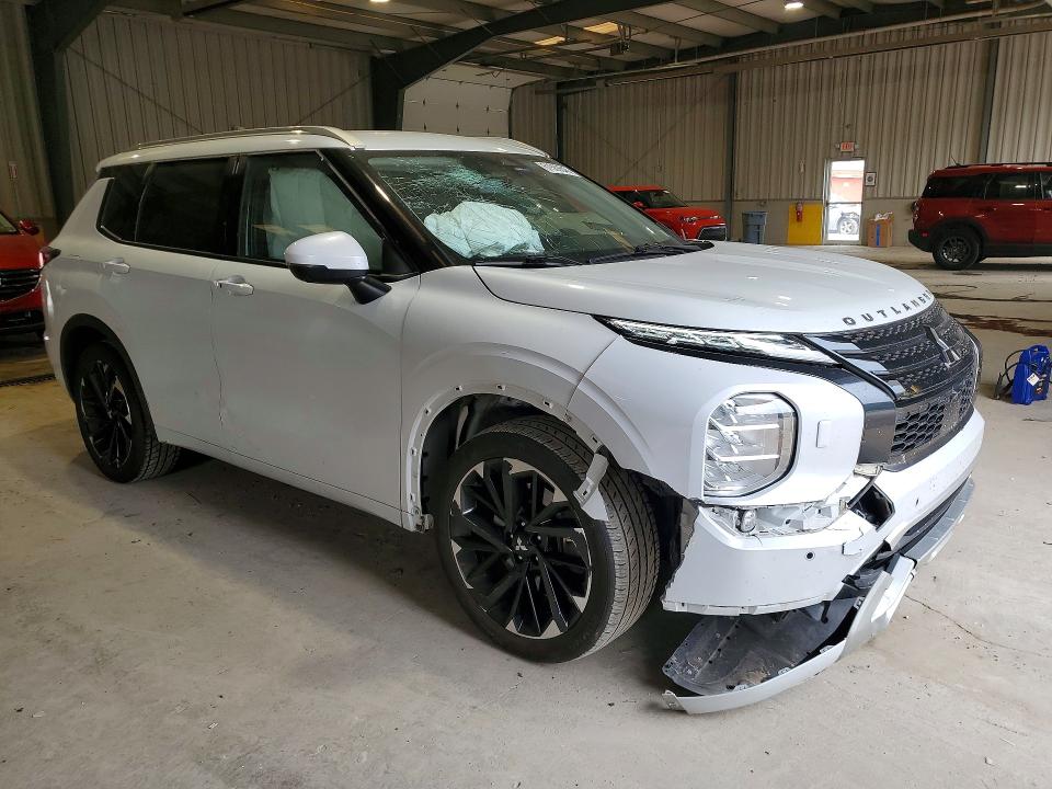 61588646 :رقم المزاد ، JA4J4VA85NZ014581 vin ، 2022 Mitsubishi Outlander مزاد بيع