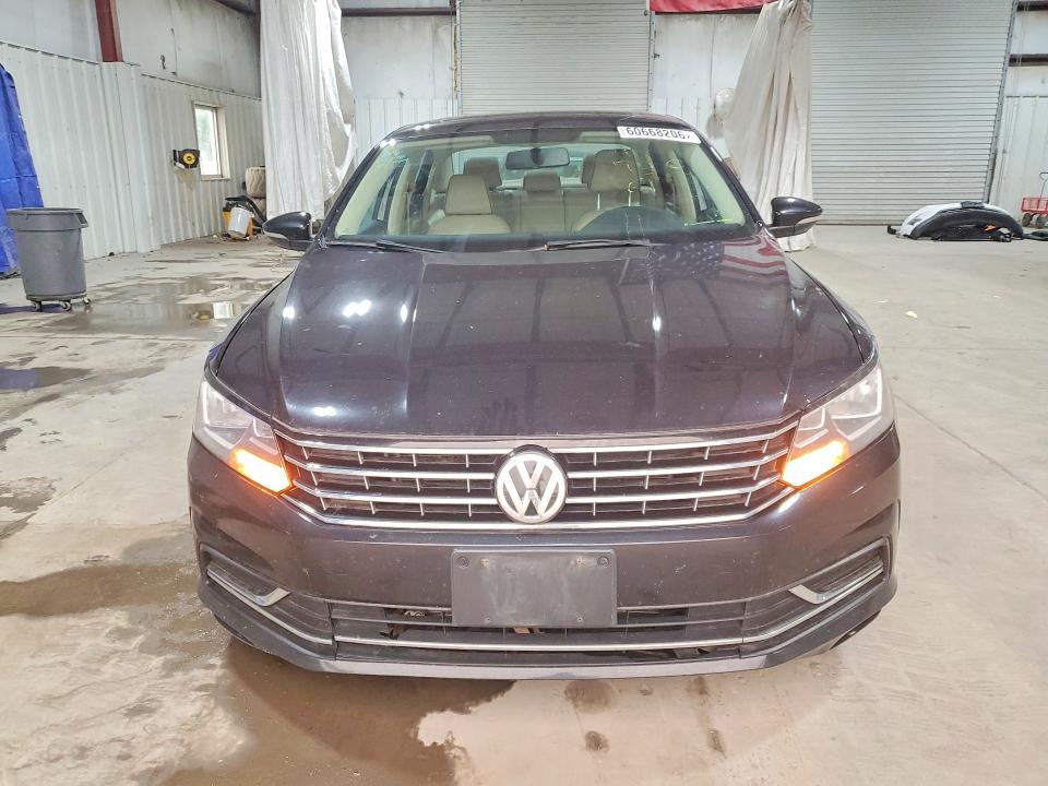 60668206 :رقم المزاد ، 1VWBT7A37HC069731 vin ، 2017 Volkswagen Passat مزاد بيع
