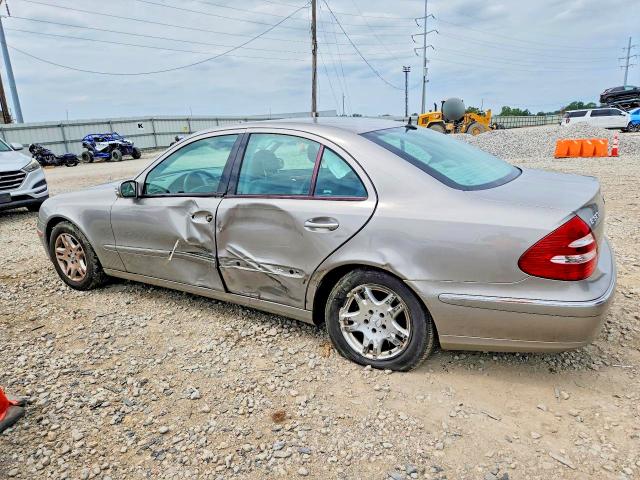 62636776 :رقم المزاد ، WDBUF82JX5X173784 vin ، 2005 Mercedes-benz E مزاد بيع