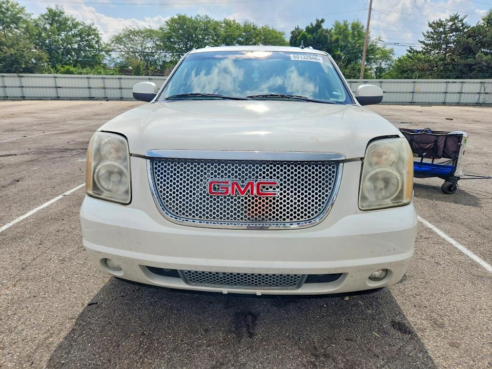 60132946 :رقم المزاد ، 1GKS2MEF6DR186575 vin ، 2013 Gmc Yukon Xl مزاد بيع