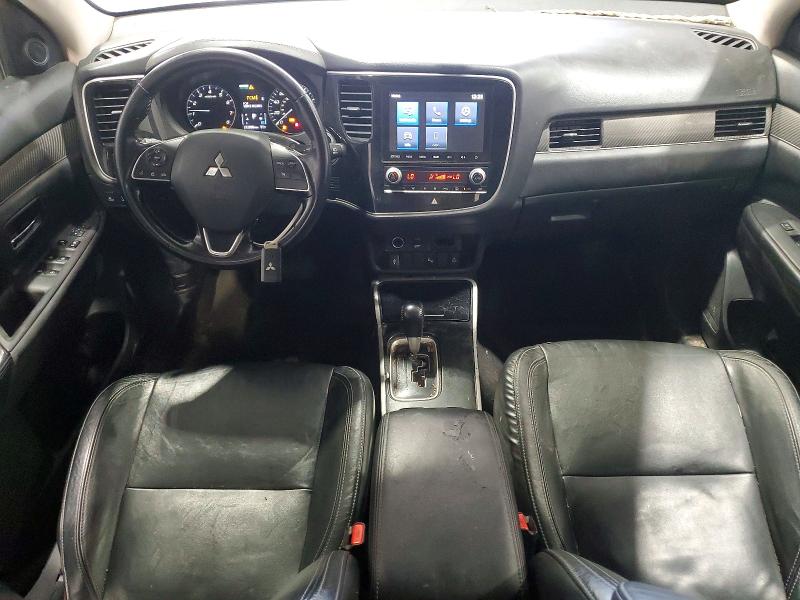 63679686 :رقم المزاد ، JA4AZ3A30LZ019548 vin ، 2020 Mitsubishi Outlander مزاد بيع