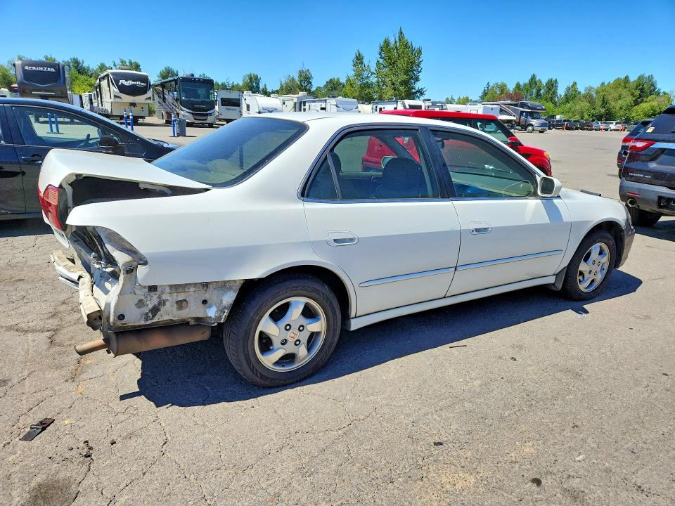 1998 Honda Accord მანქანა იყიდება აუქციონზე, vin: 1HGCG5652WA130486, აუქციონის ნომერი: 85975155