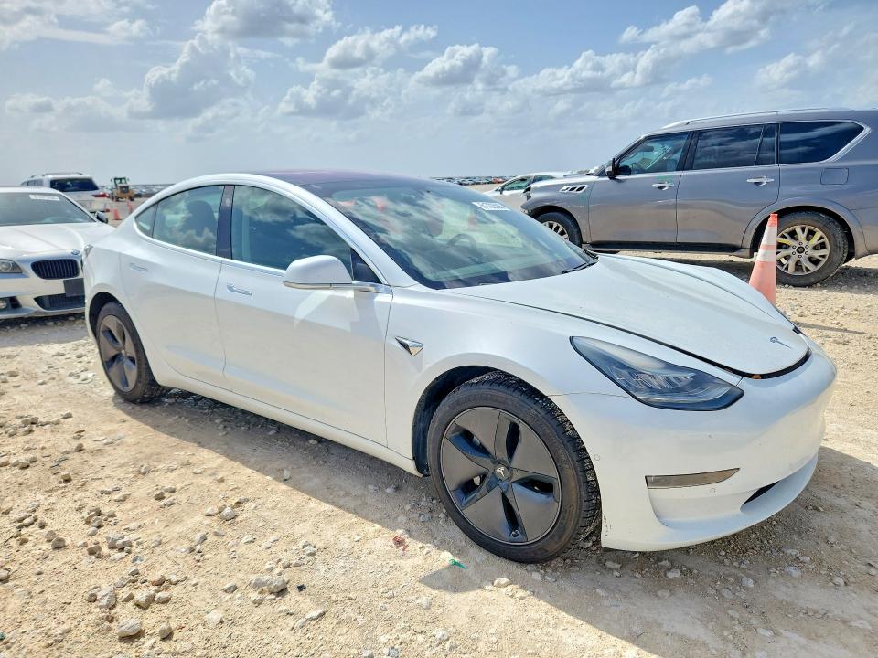 61722596 :رقم المزاد ، 5YJ3E1EA0JF076830 vin ، 2018 Tesla Model 3 مزاد بيع