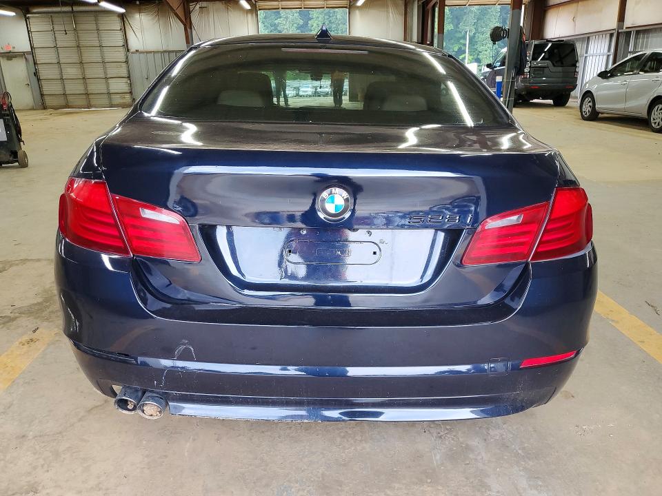 62637536 :رقم المزاد ، WBAFR1C51BC741818 vin ، 2011 Bmw 528 مزاد بيع