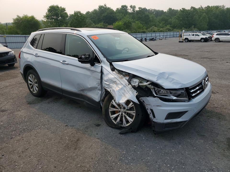 60842226 :رقم المزاد ، 3VV2B7AX3JM114940 vin ، 2018 Volkswagen Tiguan مزاد بيع