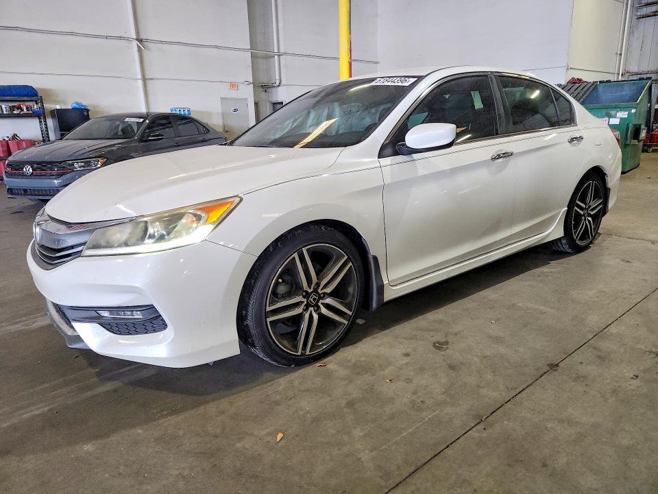 Aukcja sprzedaży 2017 Honda Accord, vin: 1HGCR2F67HA183351, numer aukcji: 61844396