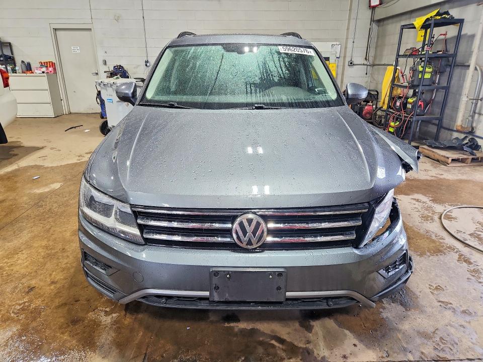 Продаж на аукціоні авто 2018 Volkswagen Tiguan, vin: 3VV2B7AX5JM048794, номер лоту: 59620576