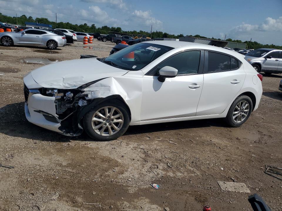 61067426 :رقم المزاد ، 3MZBN1K71HM102844 vin ، 2017 Mazda 3 مزاد بيع