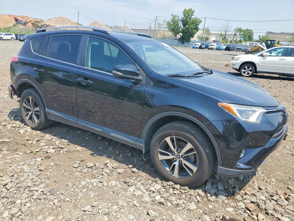 61013266 :رقم المزاد ، 2T3RFREV4JW782203 vin ، 2018 Toyota Rav4 مزاد بيع