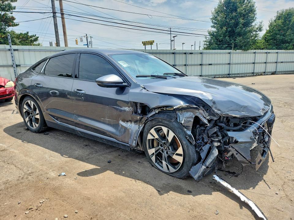 2022 Audi E-tron მანქანა იყიდება აუქციონზე, vin: WA11AAGE3NB009726, აუქციონის ნომერი: 62634796