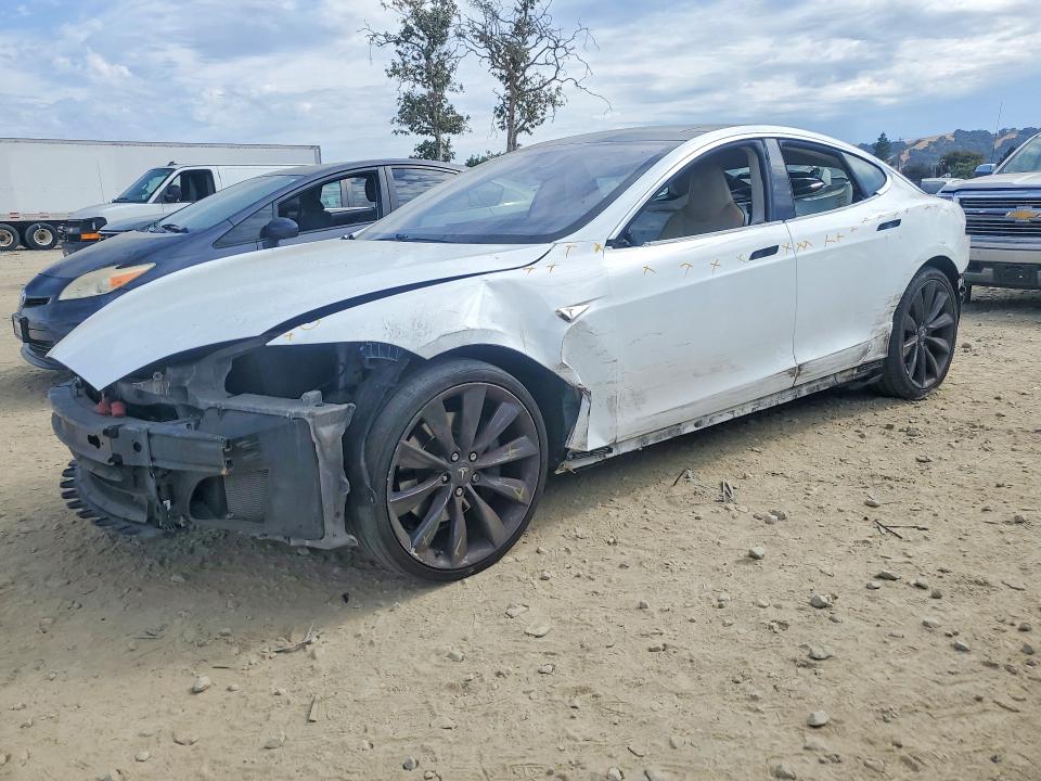 Auction sale of the 2013 Tesla Model S, vin: 5YJSA1DP2DFP20586, lot number: 59993876
