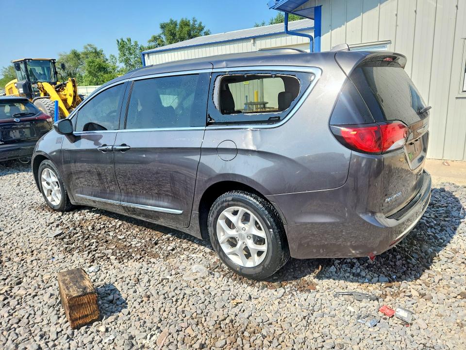 61367106 :رقم المزاد ، 2C4RC1BG5HR684527 vin ، 2017 Chrysler Pacifica مزاد بيع