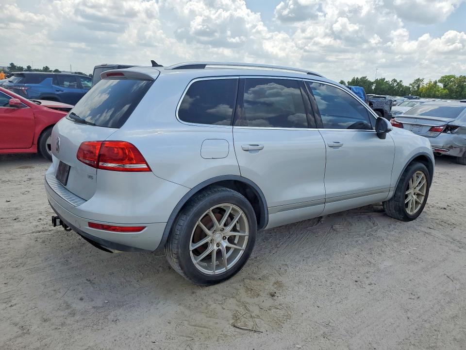 2013 Volkswagen Touareg მანქანა იყიდება აუქციონზე, vin: WVGEF9BP0DD004983, აუქციონის ნომერი: 62855246