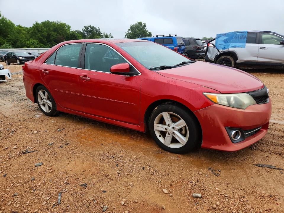 61629836 :رقم المزاد ، 4T1BF1FK5CU620857 vin ، 2012 Toyota Camry مزاد بيع