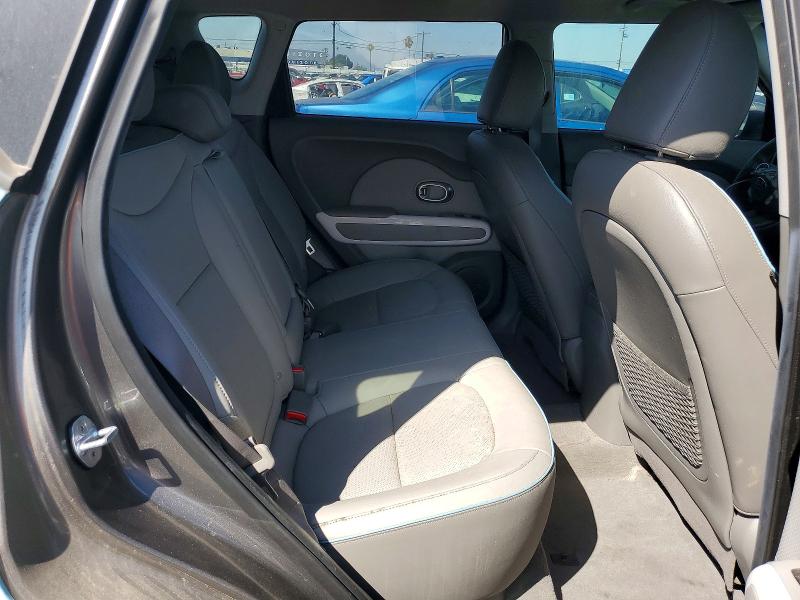 60870746 :رقم المزاد ، KNDJX3AE7J7032271 vin ، 2018 Kia Soul Ev مزاد بيع