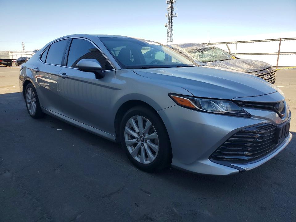 2018 Toyota Camry მანქანა იყიდება აუქციონზე, vin: 4T1B11HK6JU081982, აუქციონის ნომერი: 62713076