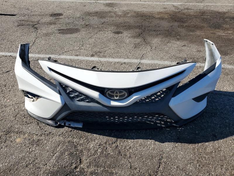 60183766 :رقم المزاد ، 4T1B11HK6JU626482 vin ، 2018 Toyota Camry مزاد بيع