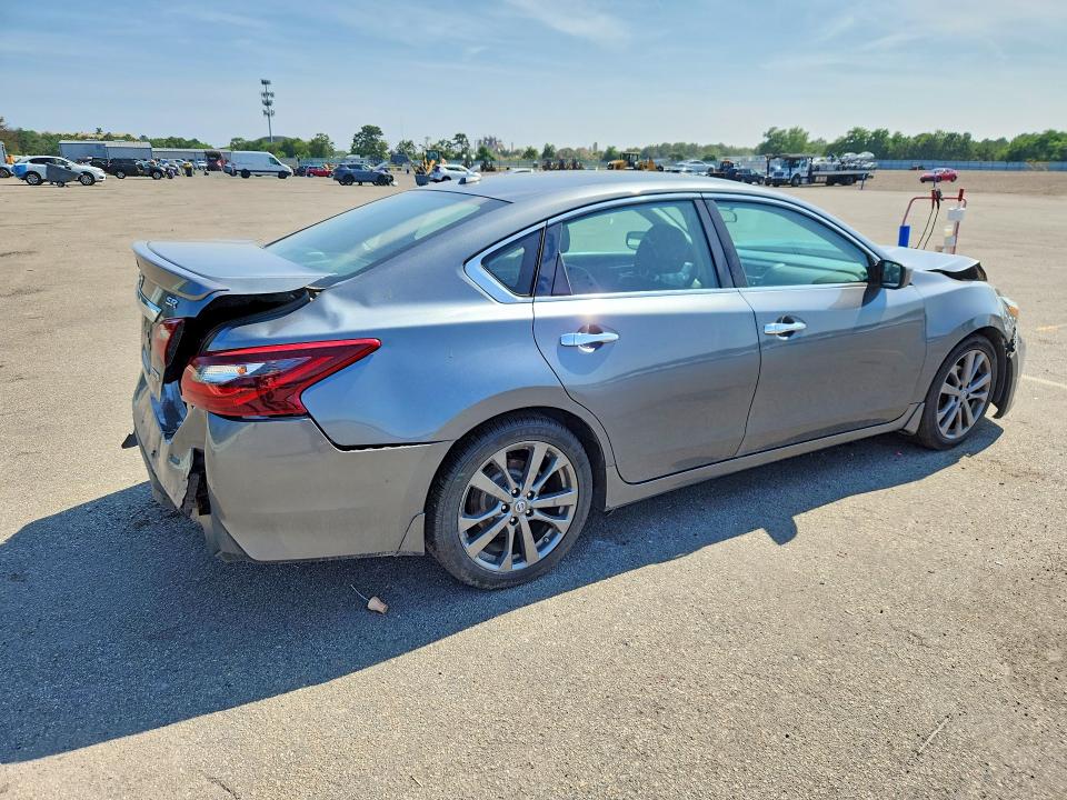 Продаж на аукціоні авто 2018 Nissan Altima, vin: 1N4AL3AP4JC145718, номер лоту: 61564026