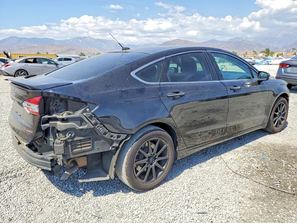 62104246 :رقم المزاد ، 3FA6P0SU5KR174726 vin ، 2019 Ford Fusion مزاد بيع