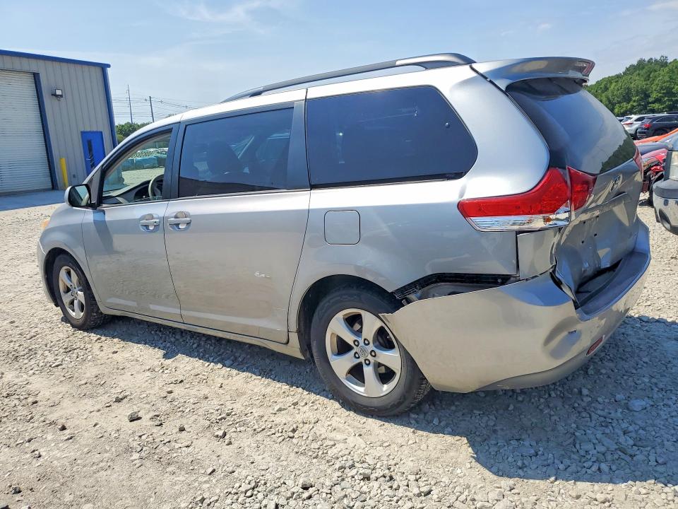 60839266 :رقم المزاد ، 5TDKK3DC0BS138808 vin ، 2011 Toyota Sienna مزاد بيع