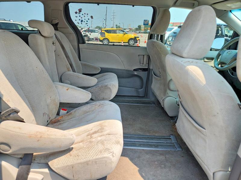 61208946 :رقم المزاد ، 5TDKK3DC9BS031644 vin ، 2011 Toyota Sienna مزاد بيع