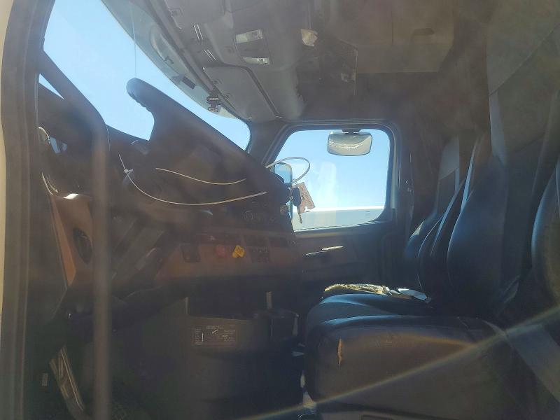 61787596 :رقم المزاد ، 3AKJHHDR3MSMK4374 vin ، 2021 Freightliner Cascadia 126 مزاد بيع