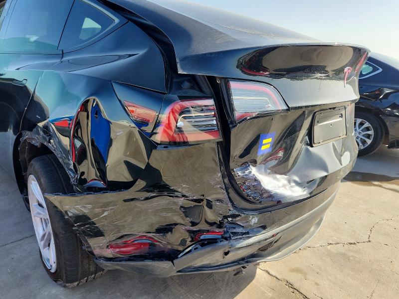 61353396 :رقم المزاد ، 7SAYGDEEXPF880620 vin ، 2023 Tesla Model Y مزاد بيع