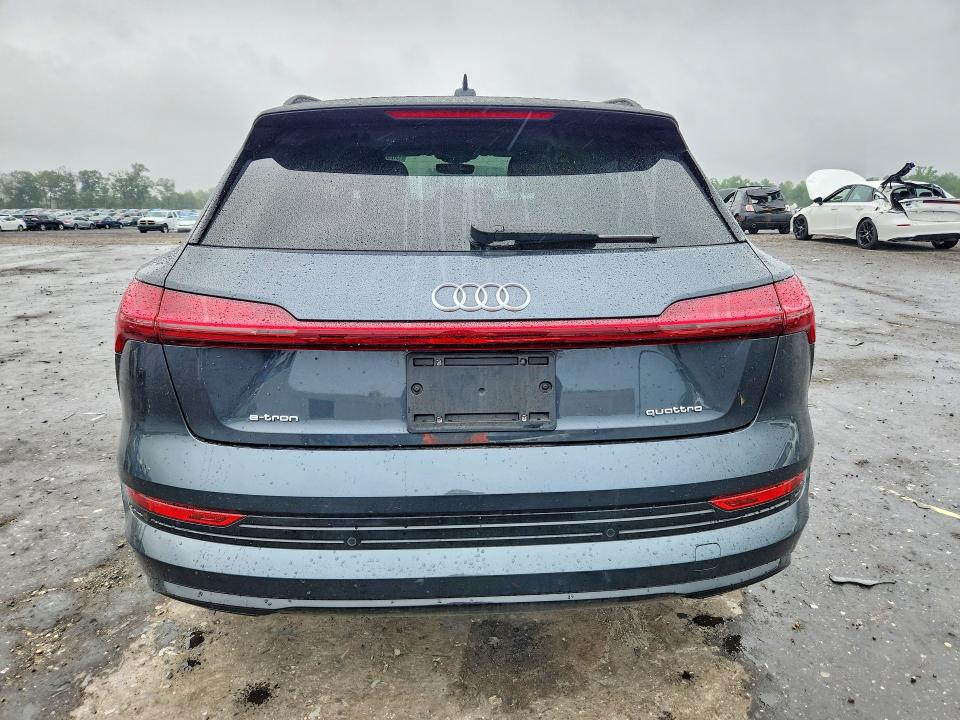 60362766 :رقم المزاد ، WA1LAAGEXNB005293 vin ، 2022 Audi E-tron مزاد بيع