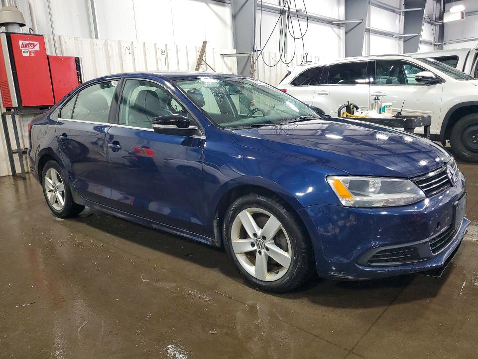 60011316 :رقم المزاد ، 3VWLL7AJ6EM382802 vin ، 2014 Volkswagen Jetta مزاد بيع