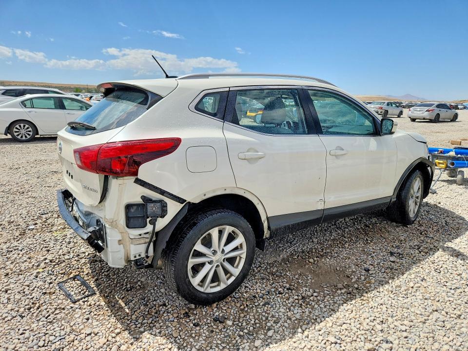60796126 :رقم المزاد ، JN1BJ1CR3JW283632 vin ، 2018 Nissan Rogue Sport مزاد بيع
