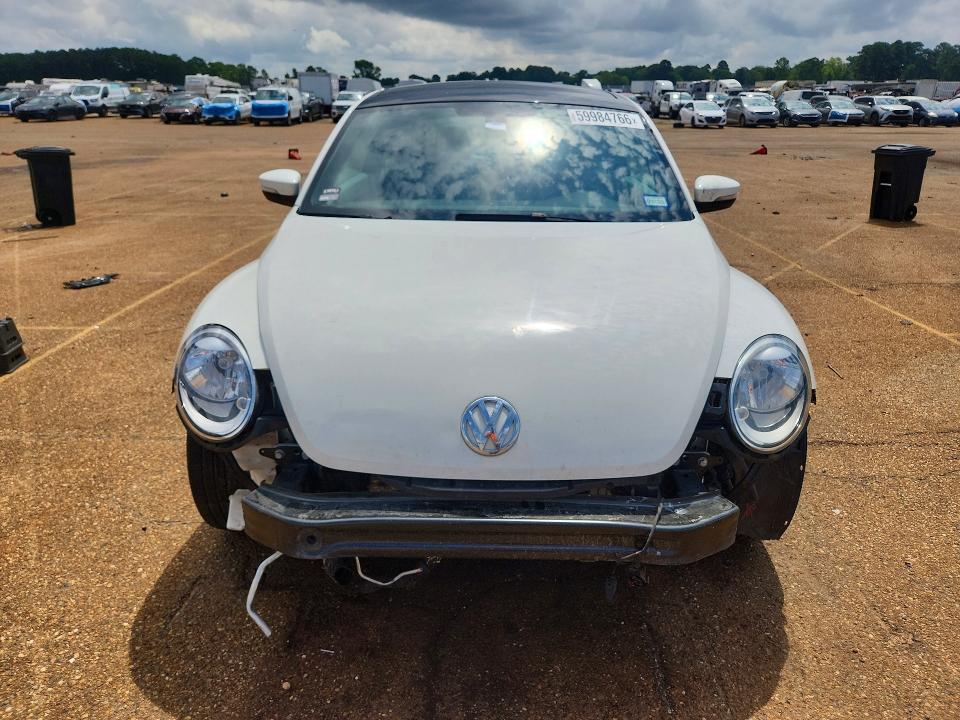 Продажа на аукционе авто 2018 Volkswagen Beetle, vin: 3VWJD7AT4JM710556, номер лота: 59984766