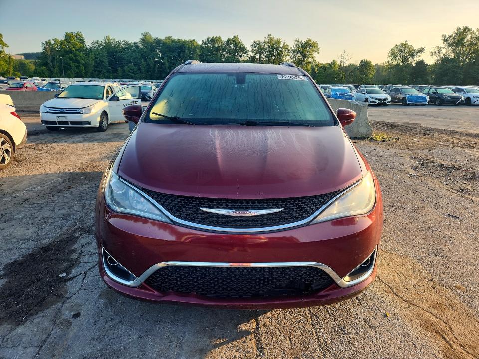 62140256 :رقم المزاد ، 2C4RC1BG8KR721240 vin ، 2019 Chrysler Pacifica مزاد بيع