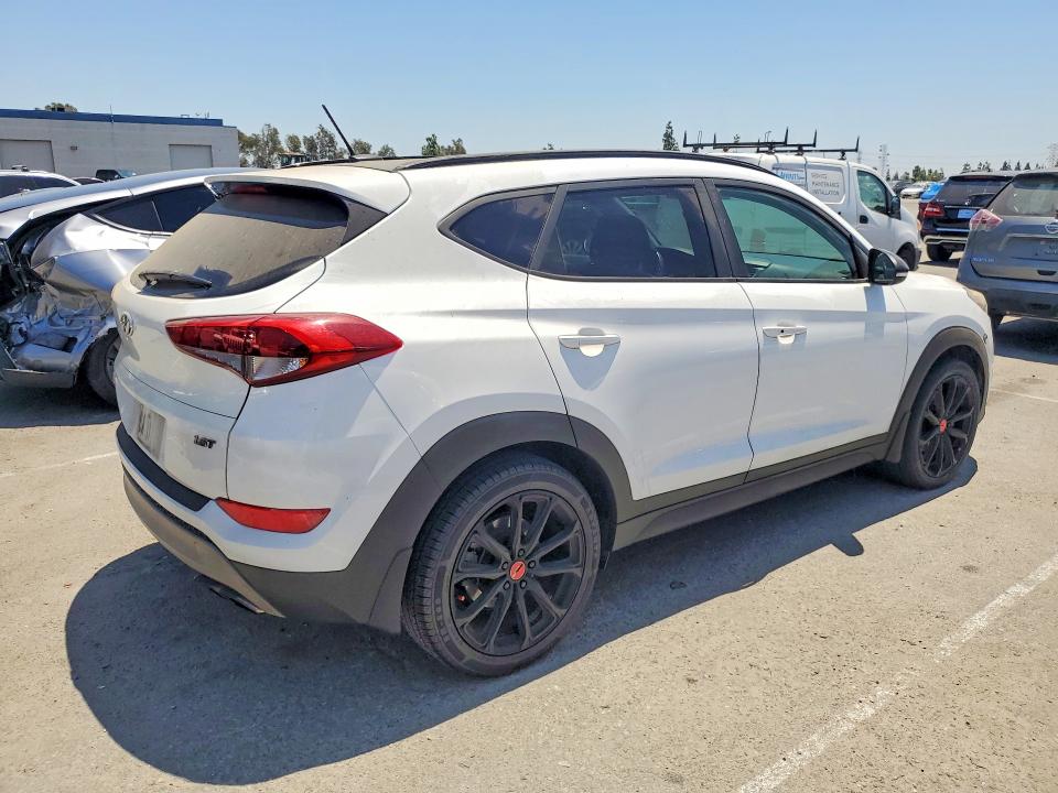 62049996 :رقم المزاد ، KM8J33A2XHU553509 vin ، 2017 Hyundai Tucson مزاد بيع
