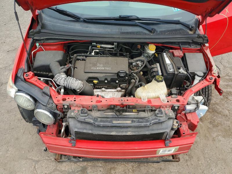 61122526 :رقم المزاد ، 1G1JD5SB5F4216103 vin ، 2015 Chevrolet Sonic مزاد بيع