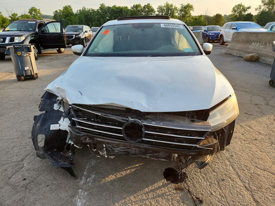 60852586 :رقم المزاد ، 3VWD17AJ3FM231993 vin ، 2015 Volkswagen Jetta مزاد بيع