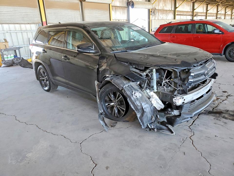 Продаж на аукціоні авто 2019 Toyota Highlander, vin: 5TDBZRFH4KS961104, номер лоту: 59720476