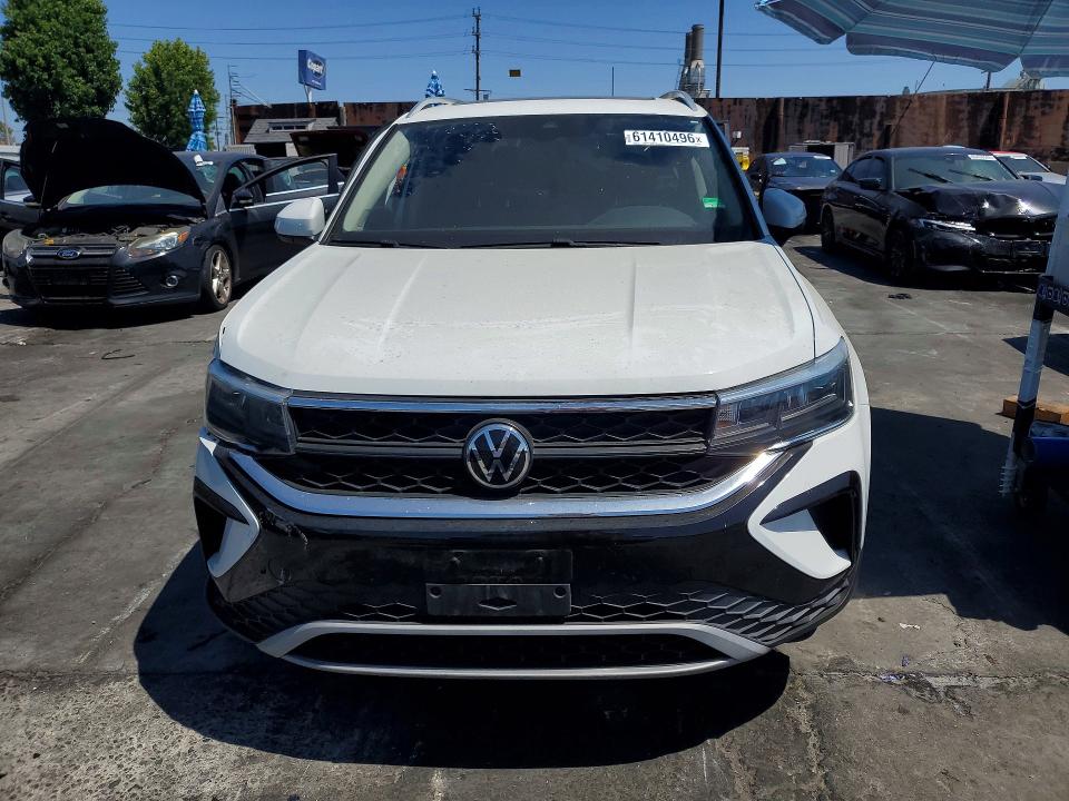 61410496 :رقم المزاد ، 3VVLX7B24NM058408 vin ، 2022 Volkswagen Taos مزاد بيع
