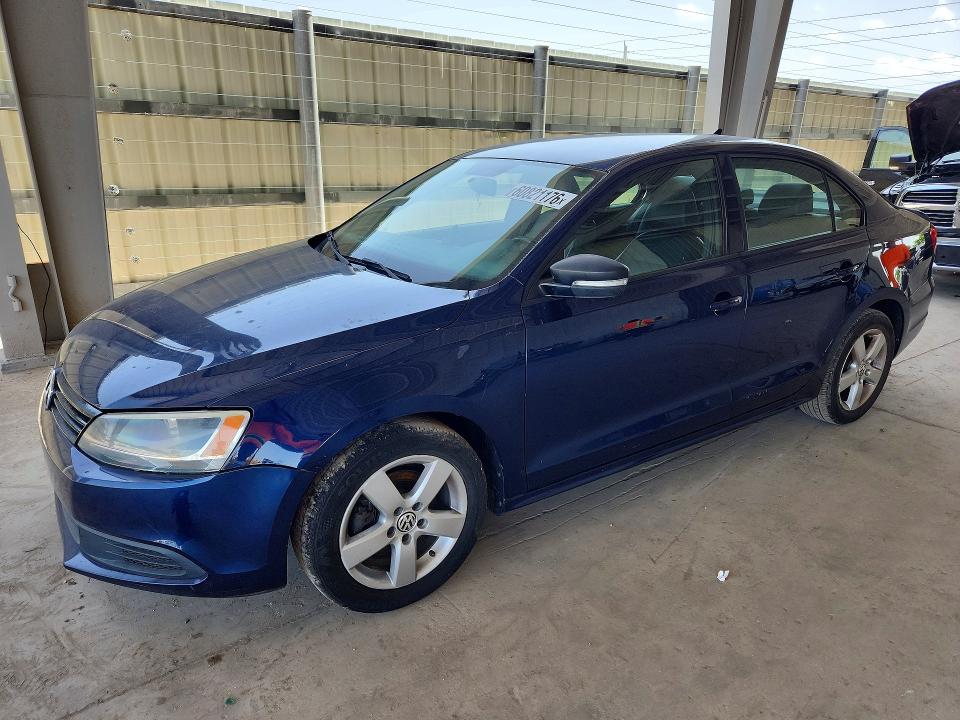 60821176 :رقم المزاد ، 3VWD17AJ4EM243391 vin ، 2014 Volkswagen Jetta مزاد بيع