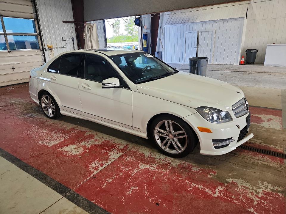 Продажа на аукционе авто 2012 Mercedes-benz C, vin: WDDGF8BBXCR233349, номер лота: 85968615