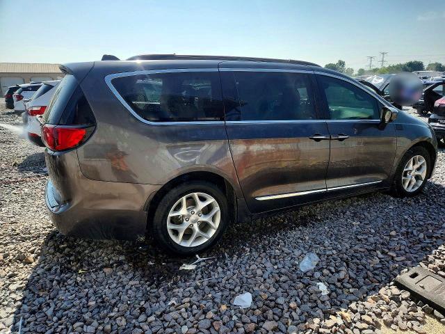 61367106 :رقم المزاد ، 2C4RC1BG5HR684527 vin ، 2017 Chrysler Pacifica مزاد بيع