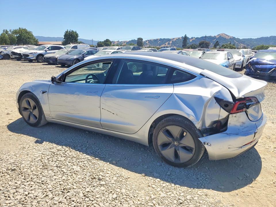 60368486 :رقم المزاد ، 5YJ3E1EA6JF078498 vin ، 2018 Tesla Model 3 مزاد بيع