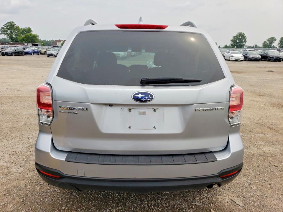 62122156 :رقم المزاد ، JF2SJEBC1JH571477 vin ، 2018 Subaru Forester مزاد بيع