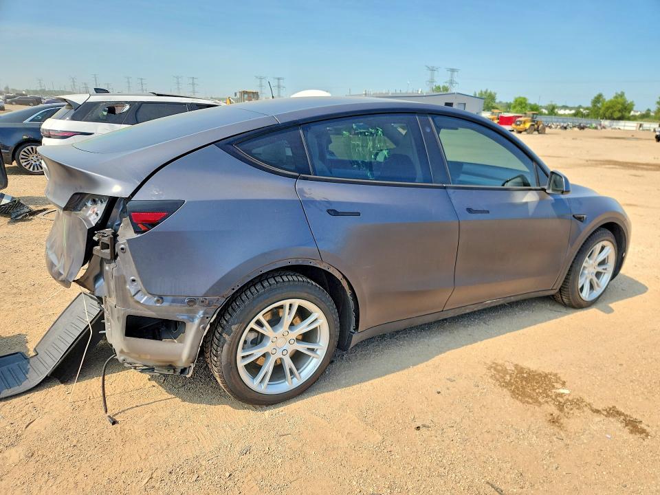 60194126 :رقم المزاد ، 5YJYGAEE0MF228239 vin ، 2021 Tesla Model  Y مزاد بيع