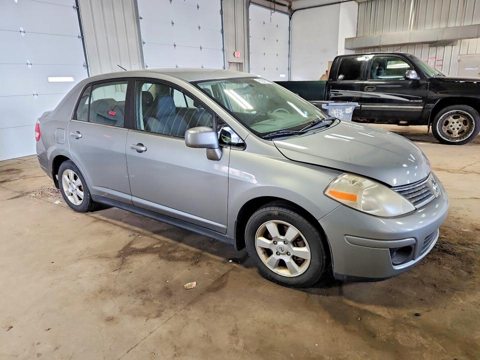 61247176 :رقم المزاد ، 3N1BC11EX8L365741 vin ، 2008 Nissan Versa مزاد بيع